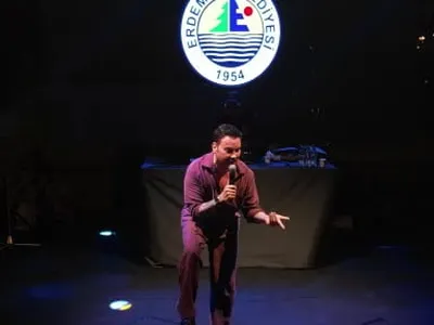 Sahilde konser gecesi: Sinan Akçıl Erdemli'yi coşturdu