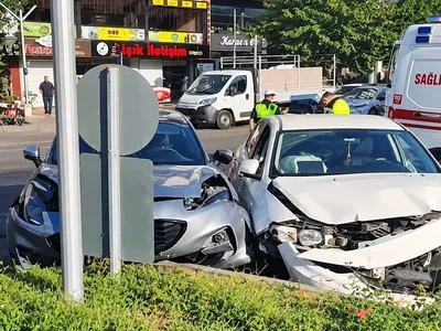 Batman'da Dörtyol kavşağında araç çarpışması: 1 kişi hastaneye sevk edildi