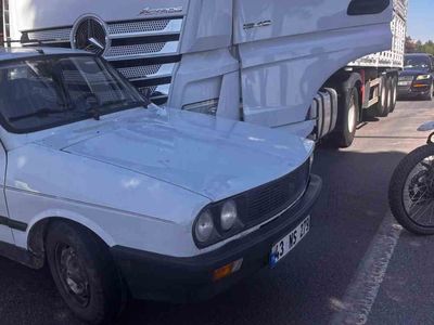 Tavşanlı'da çekici ile otomobil çarpıştı, iki yaralı