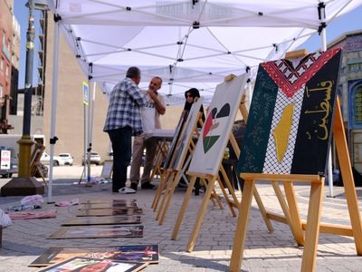 Van'da Kubbetü’s-Sahra önünde Gazze'ye destek resim sergisi