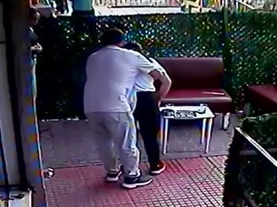 Zamanında müdahale: kuaför Heimlich manevrasıyla kadını boğulmaktan kurtardı