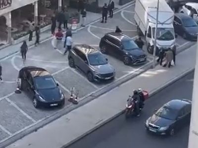 Esenyurt'ta kuyumcuya silahlı saldırı: eczane çalışanı yaralandı, şüpheli araçla kaçtı