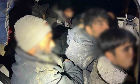 Iğdır'da 06 plakalı araçta 12 düzensiz göçmen ve 2 organizatör yakalandı