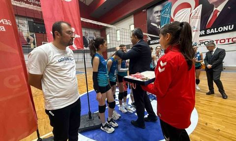 KMPAL Üst Üste 3. Kez Samsun Genç Kızlar Voleybol Şampiyonu