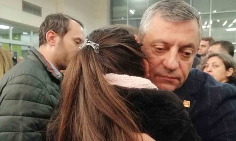 Özgür Özel Manisa’da: Gülşah Durbay’ın Vefatı CHP’yi Yasa Boğdu