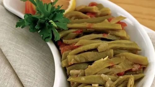 Taze fasulye sevmeyen bile tabak tabak yiyecek! Zeytinyağlıların tacı taze fasulye tarifi