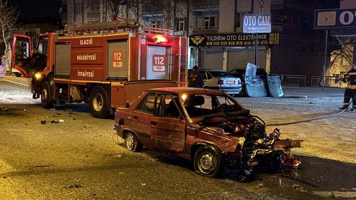 Elazığ'da Otomobil-Kamyonet Çarpışması: 1 Yaralı