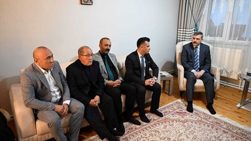 Erzurum Valisi Çiftçi, Yetim Buse'ye Nişanında 'Babalık' Yaptı