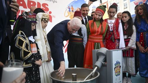 Esenler'de Barış İçin 15. Uluslararası Ekmeği Festivali Coşkusu