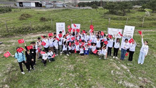 Eyüp Musiki Vakfı Çocuk Korosu 23 Nisan'da 100 Fidan Dikti