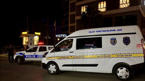 İzmir'de Bıçaklı Kavga: 1'i Ağır 2 Yaralı
