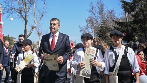 Milli Eğitim Bakanı Tekin, Koltuğunu 12 Yaşındaki Kenan Ata Hasbal'a Devretti