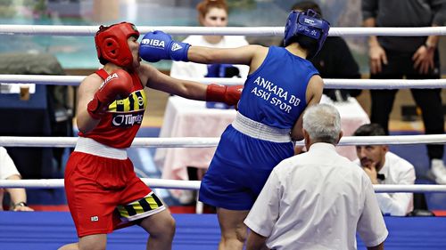 Samsun'da 22 Yaş Altı, Genç ve Yıldız Kadınlar Türkiye Boks Şampiyonası Devam Ediyor