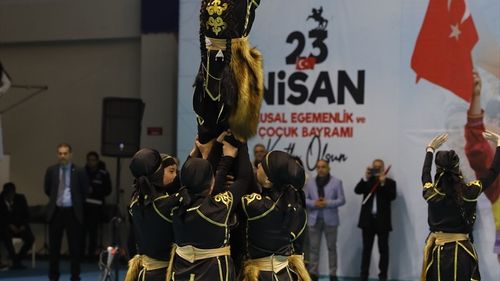 Samsun'da Renkli 'Türk Dünyası Çocuk Festivali' Dans Gösterileriyle Ses Getirdi