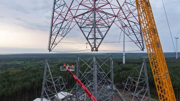 Schipkau'da 365 metrelik türbin enerji geleceğine yeni bir sınır çizdi