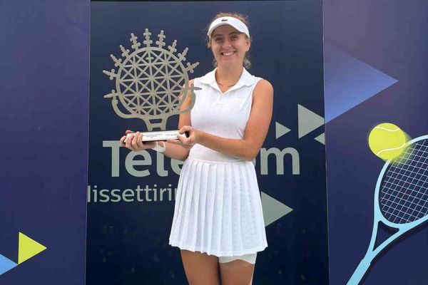 Berfu Cengiz Ankara'da kariyerinin ilk WTA 125 kupasını kaldırdı