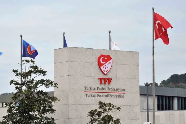 Kulüp lisanslarında 44 ulusal, 11 UEFA lisansı verildi
