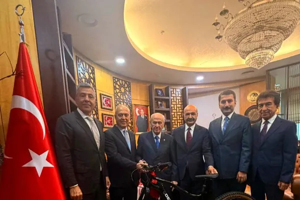 Bisiklet federasyonundan Devlet Bahçeli'ye nezaket ziyareti