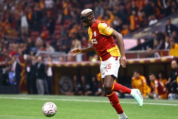 Osimhen 35 gün sonra geri döndü ve son anı hazırladı