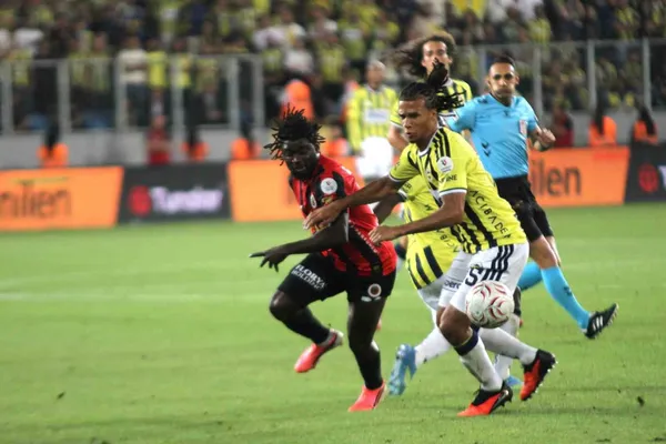 Eryaman'da sürpriz: Gençlerbirliği Fenerbahçe'yi 2-1 mağlup etti