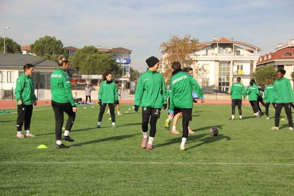 Denizli'yi yükselten kadın takımı Horozkentspor sezon için mali açmazda