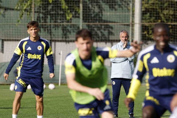 Fenerbahçe Çaykur Rizespor maçı öncesi milli isimlerden yoksun hız ve pas çalıştı