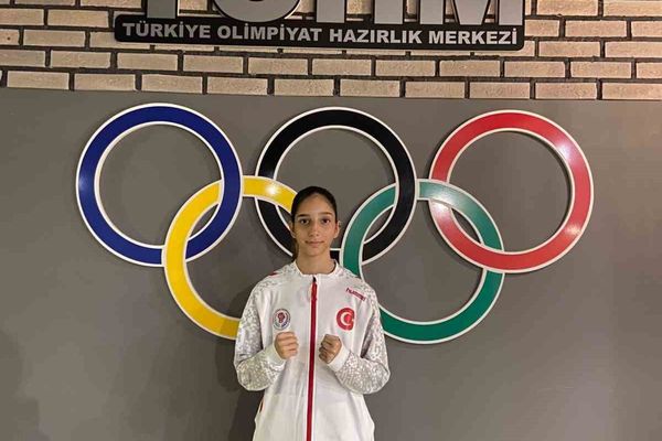 Aydınlı Vesile Yağmur Yılmaz ay-yıldızla Avrupa ringinde