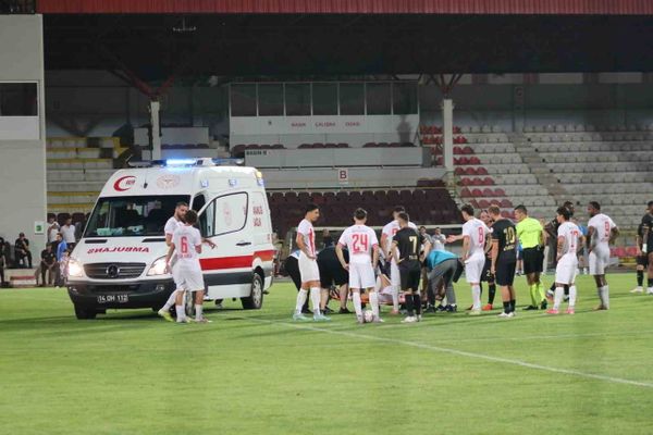 Beklenmedik sakatlık sonrası ambulans sahaya girdi: Erdem Can Polat hastaneye sevk edildi