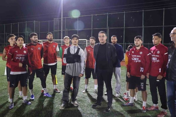 Kaza atlattı sahaya döndü: Koçarlı Belediyespor'a başkandan moral ziyareti