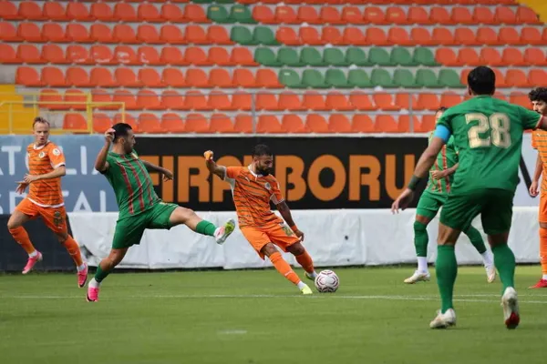 Alanyaspor hazırlık maçında farklı kazandı: İbrahim Kaya hat-trick yaptı