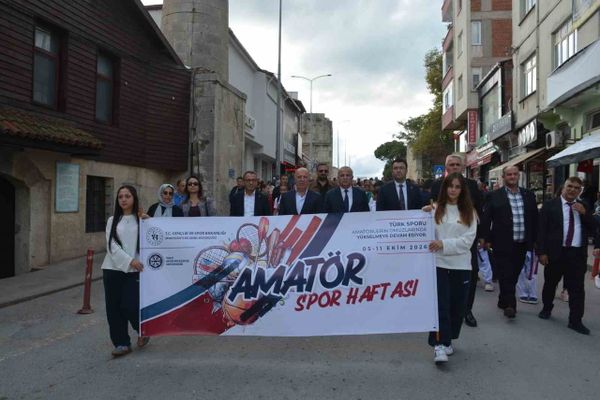 Sinop’ta sporun tabana yayılmasını hedefleyen amatör spor haftası kortejle açıldı
