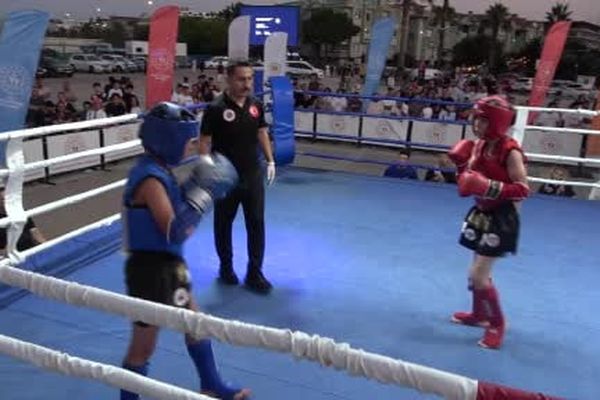 Çobanlı iskelesinde geceye uzanan Muay Thai rüzgarı