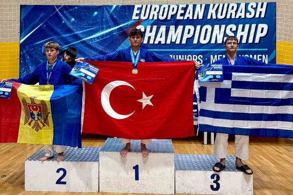 Düzceli üç sporcu Kuraş'ta Avrupa şampiyonluğuna uzandı