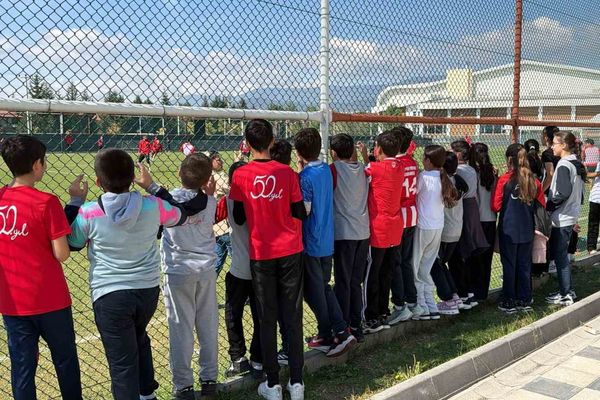 Çocuklar Boluspor'la buluştu: 40 öğrenci imzalı forma aldı