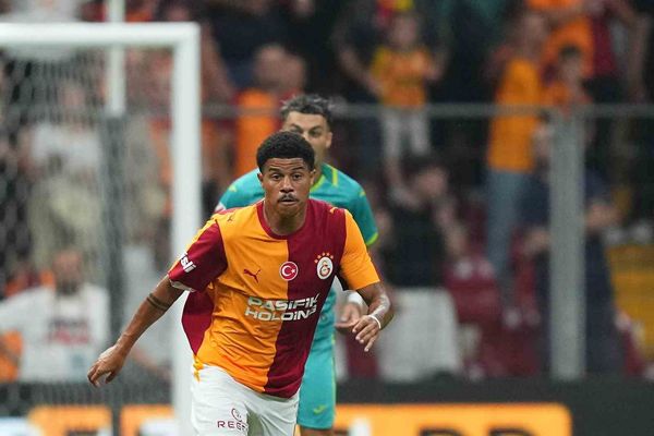 Hazırlık maçında Galatasaray Villarreal'e 2-1 yenildi, Okan Buruk kırmızı kart gördü