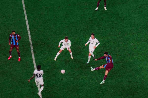 Trabzonspor ilk yarıda üstünlüğü sağladı, Ozan Tufan farkı getirdi
