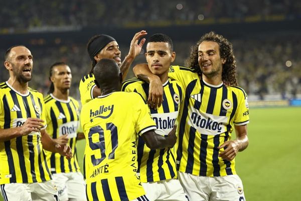Fenerbahçe 36 kişilik şampiyonlar ligi listesini UEFA'ya bildirdi