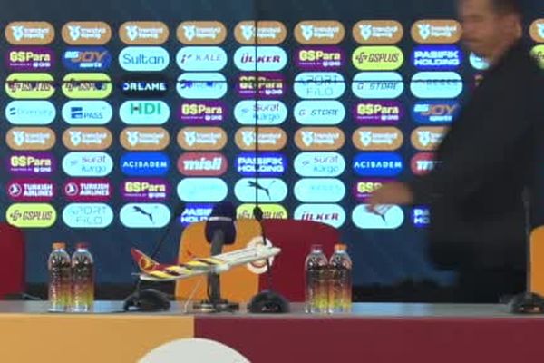 Emre Belözoğlu: yapılan hamleler oyunu geriye çekti, genç kadro acı bir tecrübe yaşadı