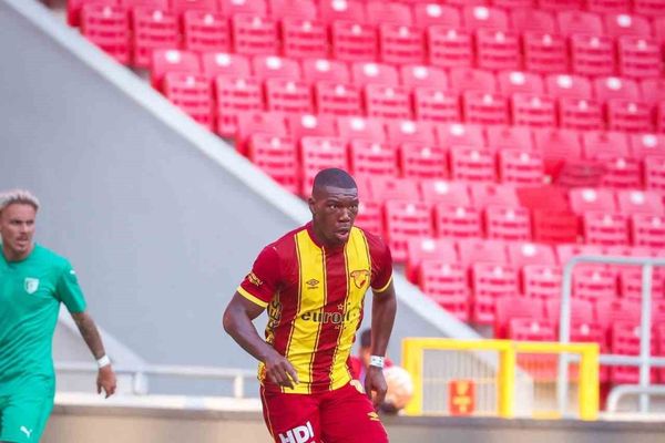 Göztepe'nin yeni forveti Armstrong taraftardan tam not aldı