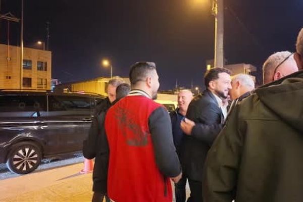 Düzce'de taraftarlar ekran başında kardeşlik mesajı verdi