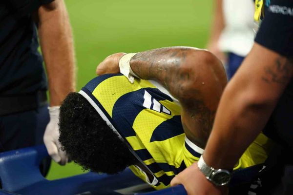 Fenerbahçe'de Oosterwolde sakatlandı, Archie Brown oyuna girdi