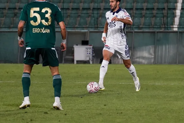 Son nefeste gelen kafa golüyle Esenler Erokspor Sarıyer'le 1-1 berabere