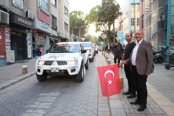 Merkezefendi sokaklarında baja rüzgârı kortej geçişiyle hayat buldu