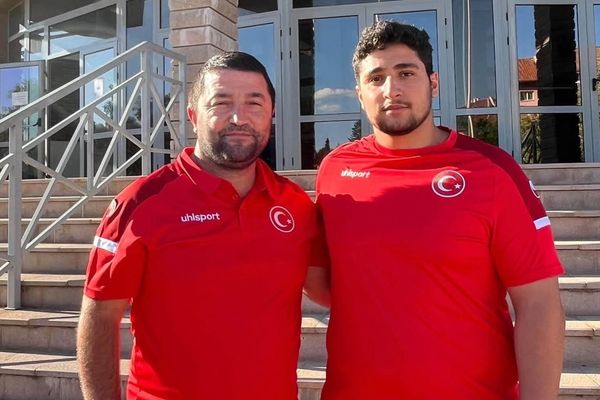 Bilecik'in temsilcisi Mikail Zaloğlu Bulgaristan'da 120 kiloda mindere çıkıyor