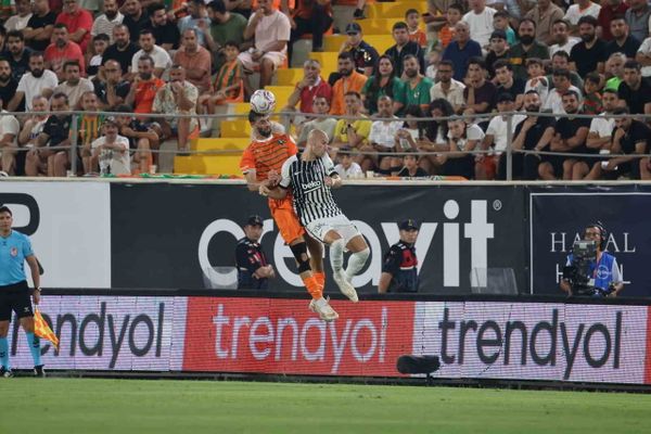 Dengeli ilk yarı Oba Stadyumu'nda: Alanyaspor ve Beşiktaş 0-0