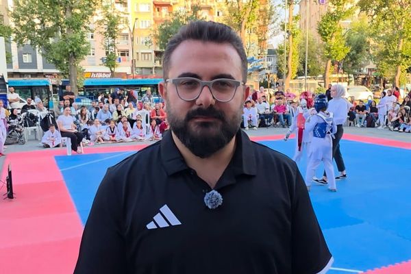 kütahya’da tatamida dostluk rüzgârı: minik tekvandocular hünerlerini sergiledi