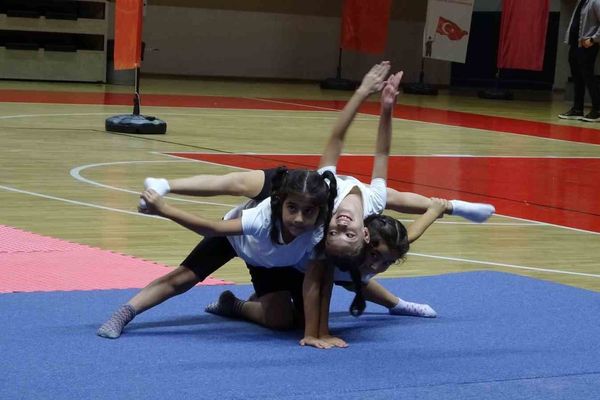 Amatör spor haftası samsun'da kortej ve salon gösterileriyle kutlandı