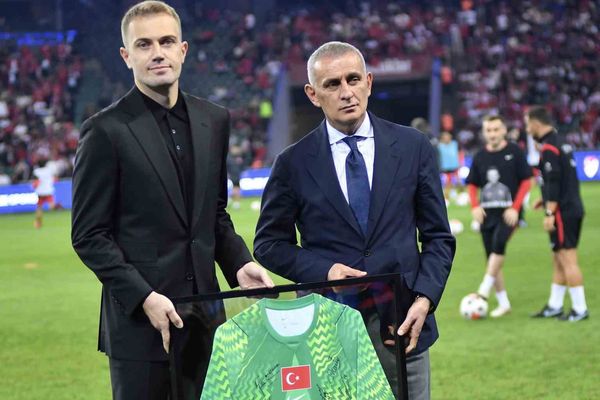 Milli formaya veda: Mert Günok onurlandırıldı