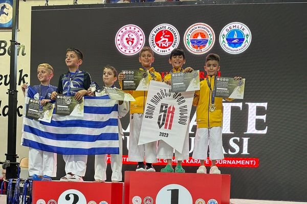 Düzceli karateciler Gemlik'te üç madalya ile döndü
