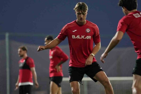 Burak Yılmaz ile Çorum FK Antalya kampında yeni sayfa açtı